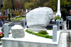 Monument to James Mace.