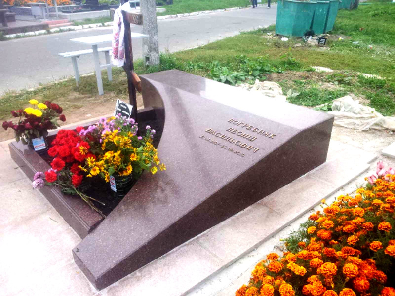 Пам'ятник Л. В. Погребняку