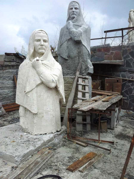 Монумент матері для меморіального комплексу в м. Свердловськ