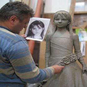 Скульптура дитини